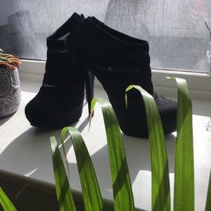 Jessica Simpson Bootie with Mesh Cutouts size 8.5
